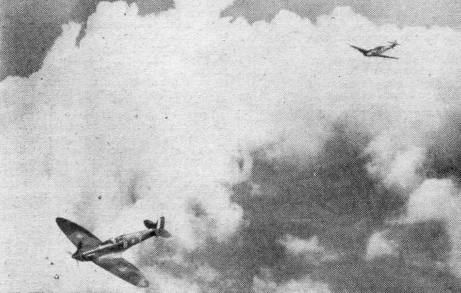 A Messerschmidt BF109 attacks a Spitfire